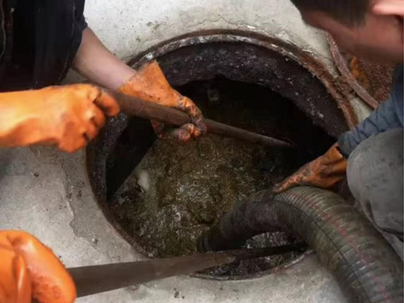 怀化清理化粪池时如何避免沼气的危害?